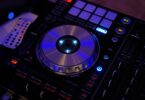 découvrez notre gamme complète d'équipements pour dj, incluant des platines, mixers, enceintes et accessoires. parfait pour les professionnels et amateurs souhaitant créer des sets inoubliables !